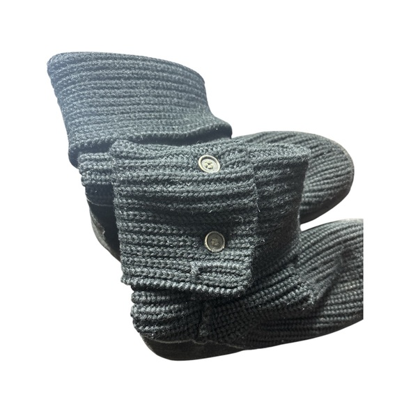 Children’s UGGS | Black | Size 4 - Picture 3 of 5